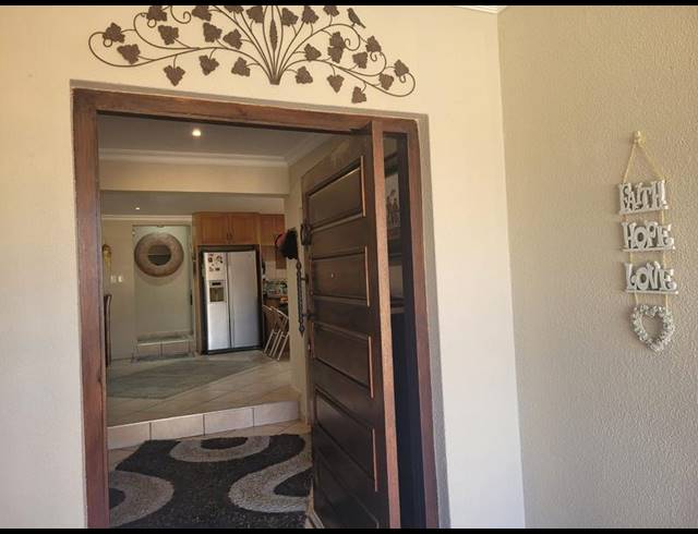 3 BEDROOM TOWNHOUSE FOR SALE IN MANABA BEACH